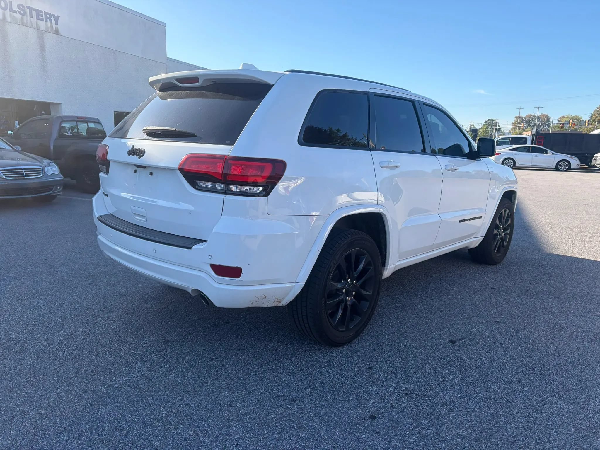 Used 2019 Jeep Grand Cherokee Altitude AWD/4WD image 13