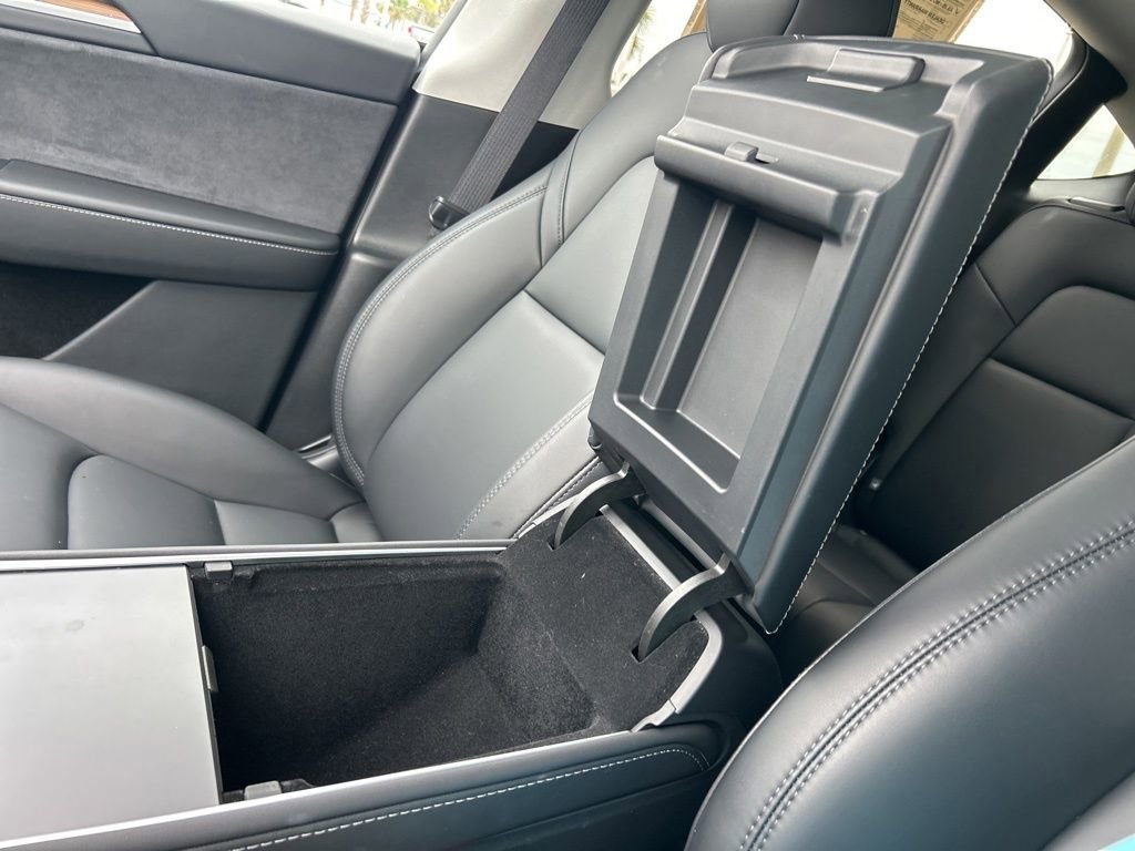Used 2025 Tesla Model Y Long Range image 31