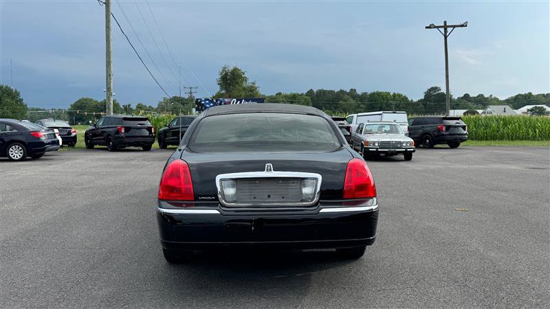 Used 2008 Lincoln Town Car Executive RWD image 9