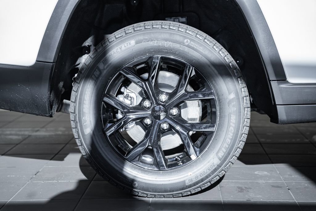 New 2025 Jeep Grand Cherokee L Altitude image 17