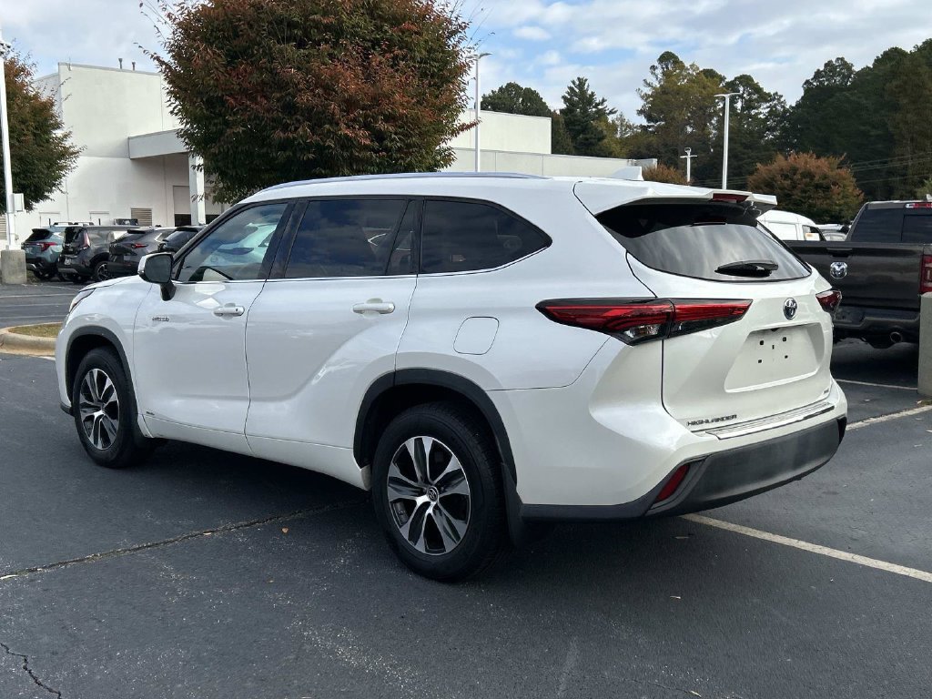 Used 2020 Toyota Highlander XLE AWD/4WD image 4