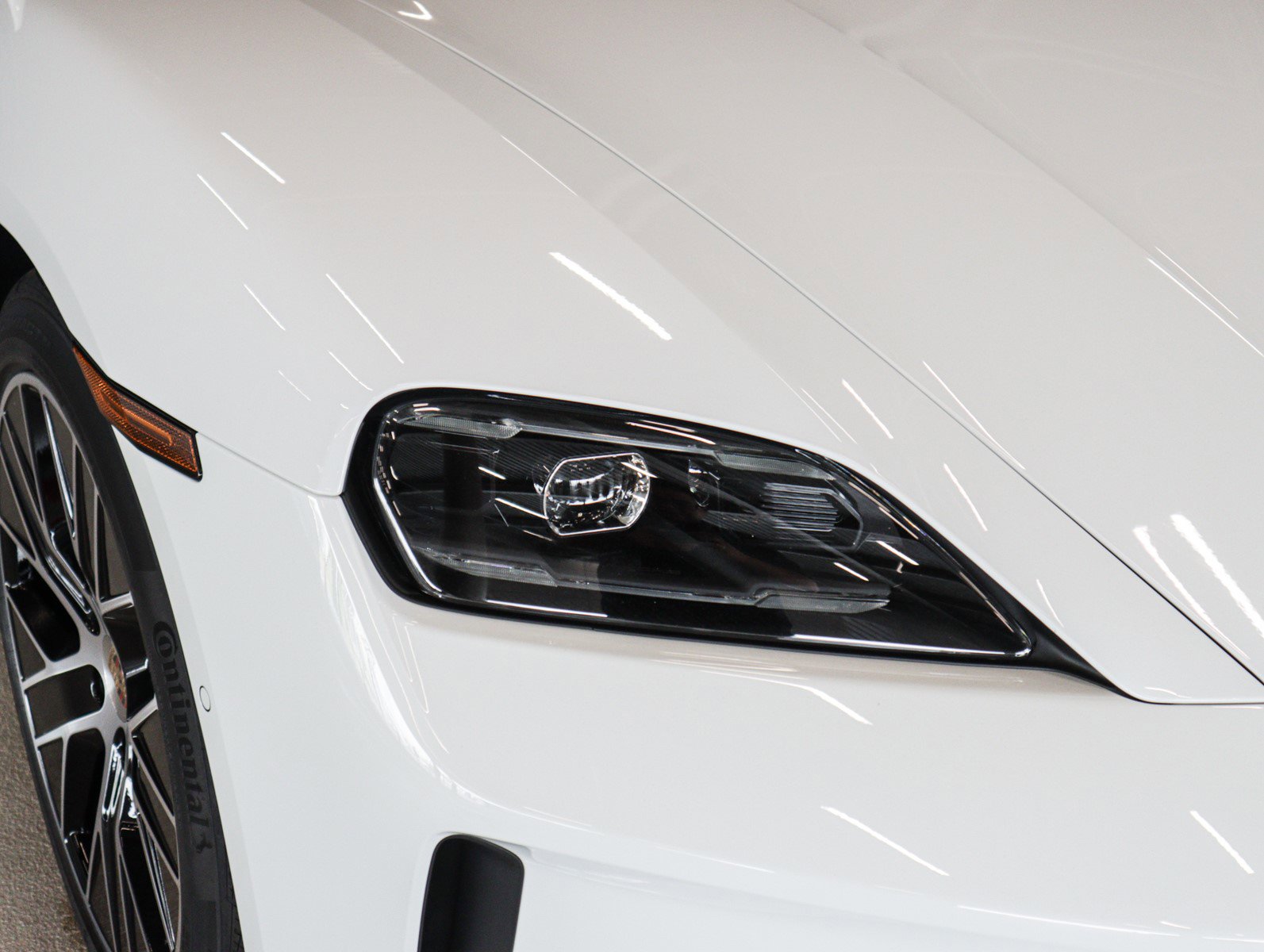 New 2026 Porsche Taycan image 32