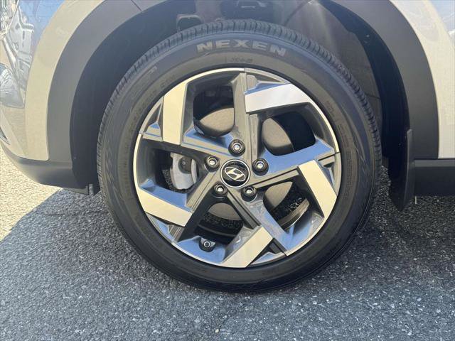 Used 2024 Hyundai Venue SEL FWD image 9