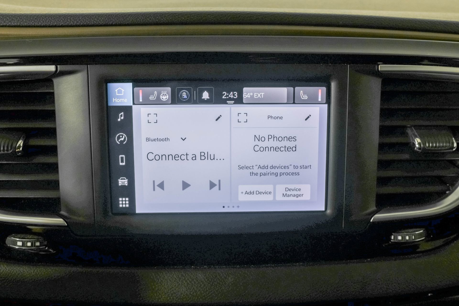 Used 2022 Chrysler Voyager LX image 29