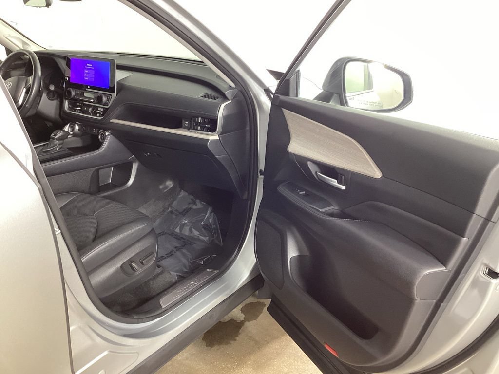 Used 2024 Toyota Grand Highlander AWD image 18