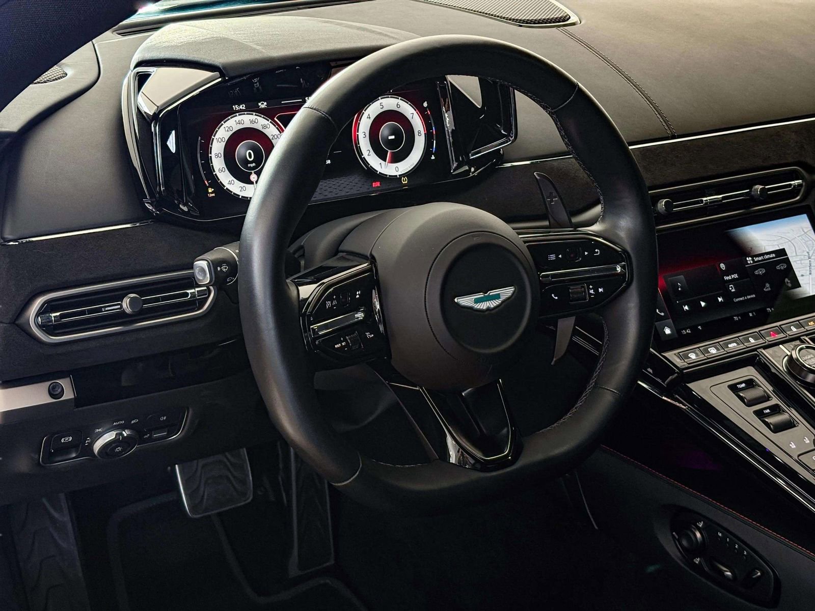 Used 2025 Aston Martin V8 Vantage Coupe image 19