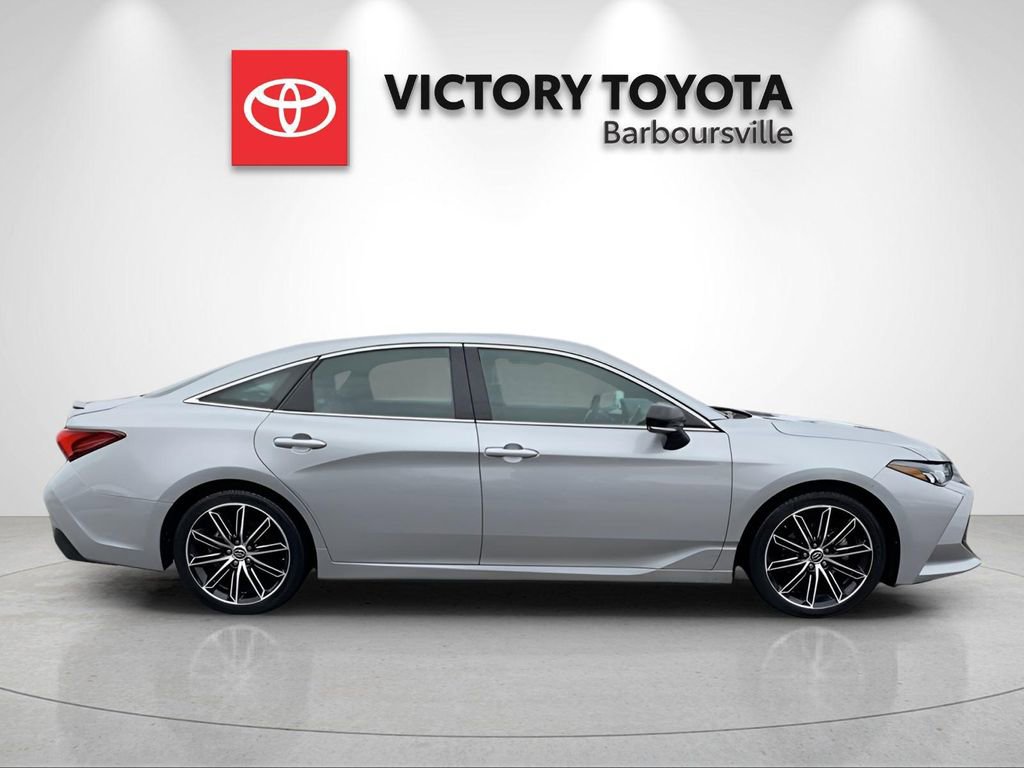 Used 2019 Toyota Avalon XSE image 4