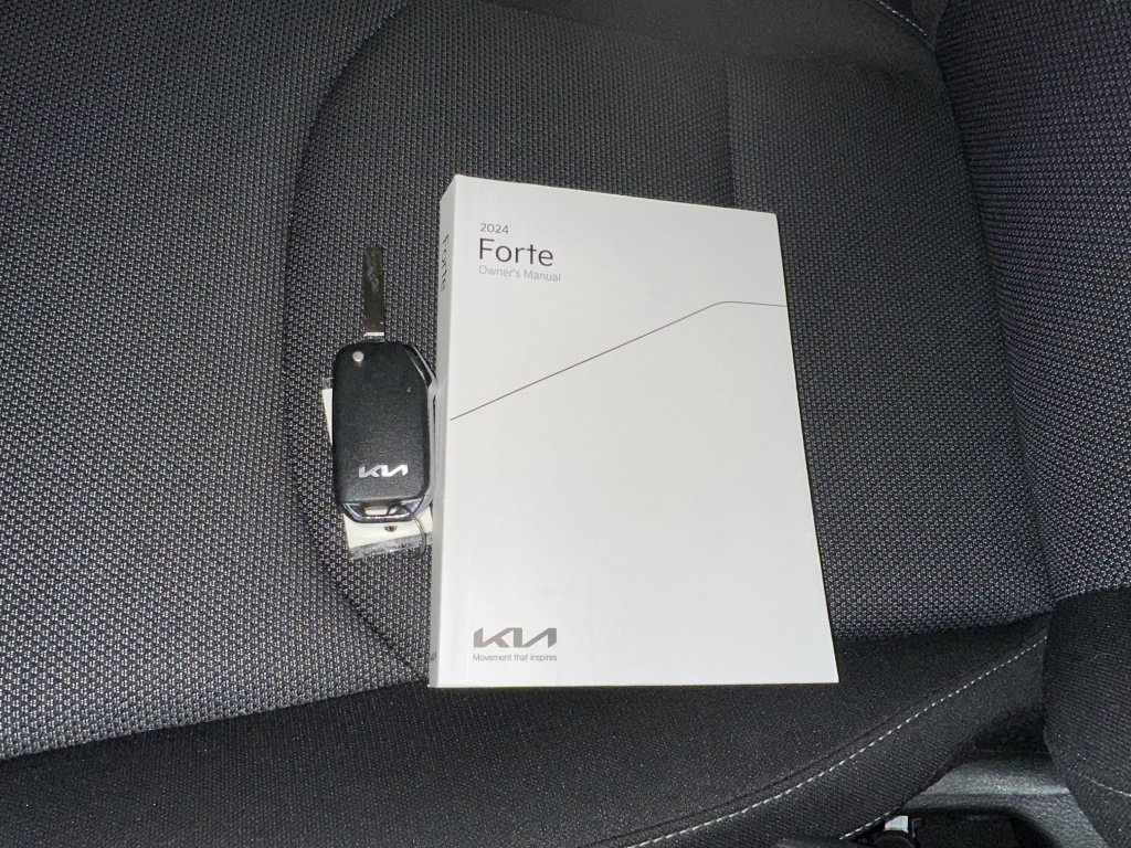 Used 2024 Kia Forte LXS image 4