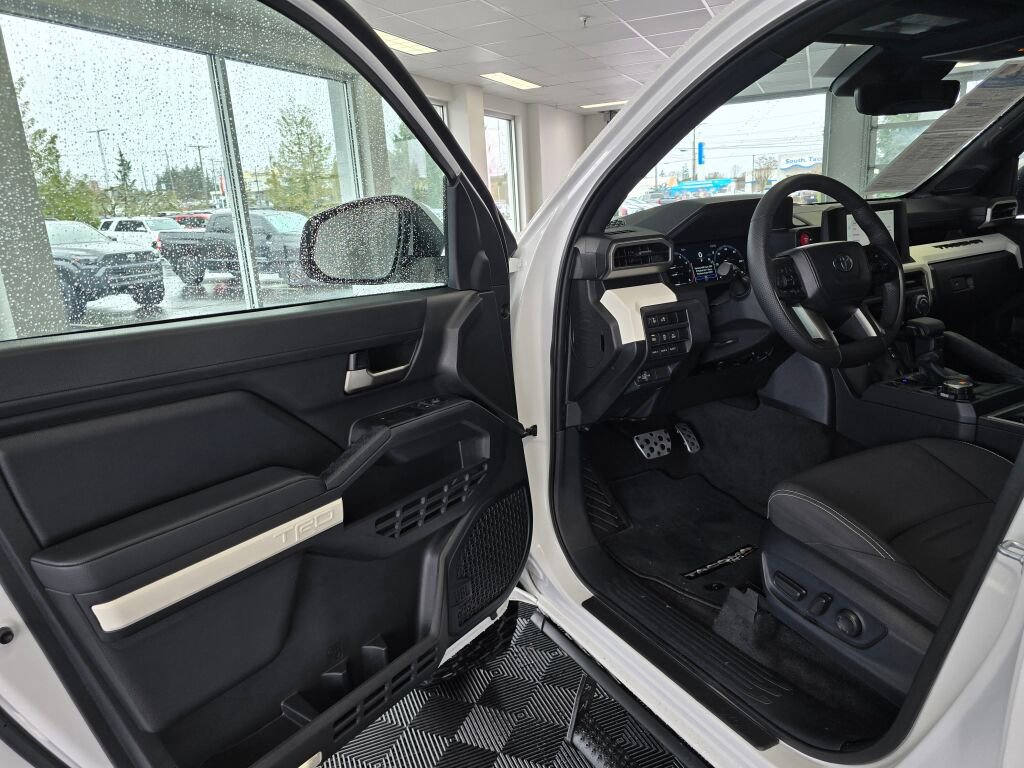 Used 2024 Toyota Tacoma TRD Sport w/ TRD Sport Upgrade Package image 19