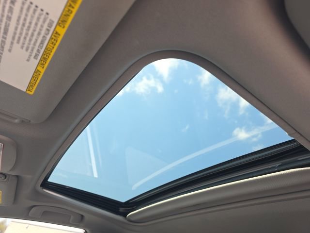 Used 2020 Toyota Camry SE w/ Sunroof Package FWD image 2