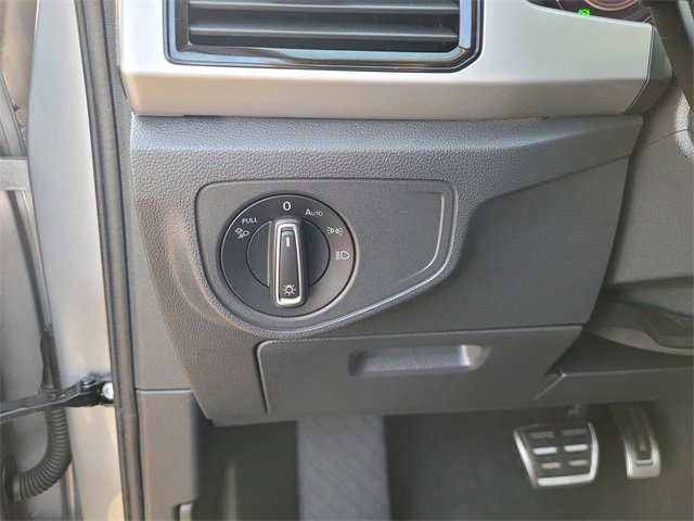 Used 2022 Volkswagen Atlas SEL R-Line image 23