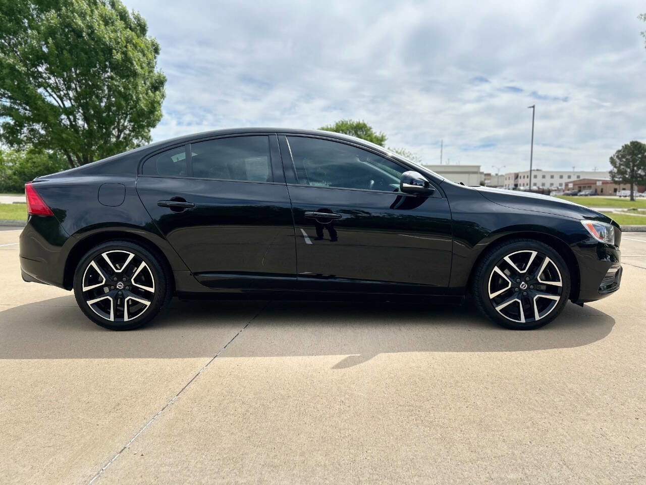 Used 2018 Volvo S60 T5 Dynamic w/ Vision Package image 5