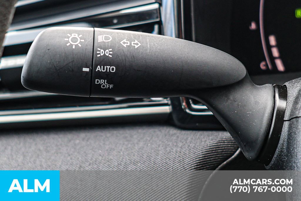 Used 2025 Toyota Camry LE image 32