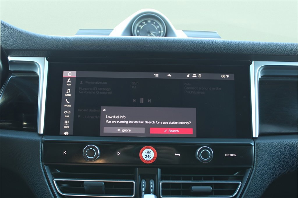 Used 2023 Porsche Macan Turbo image 20