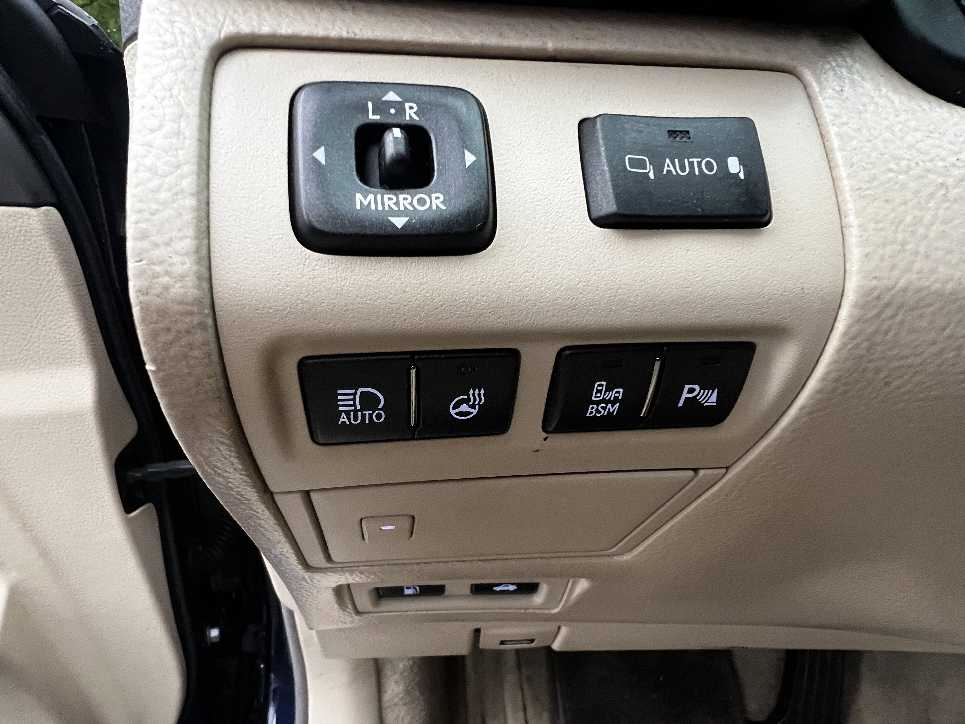 Used 2013 Lexus LS 460 L w/ Preferred Accessory Package RWD image 15