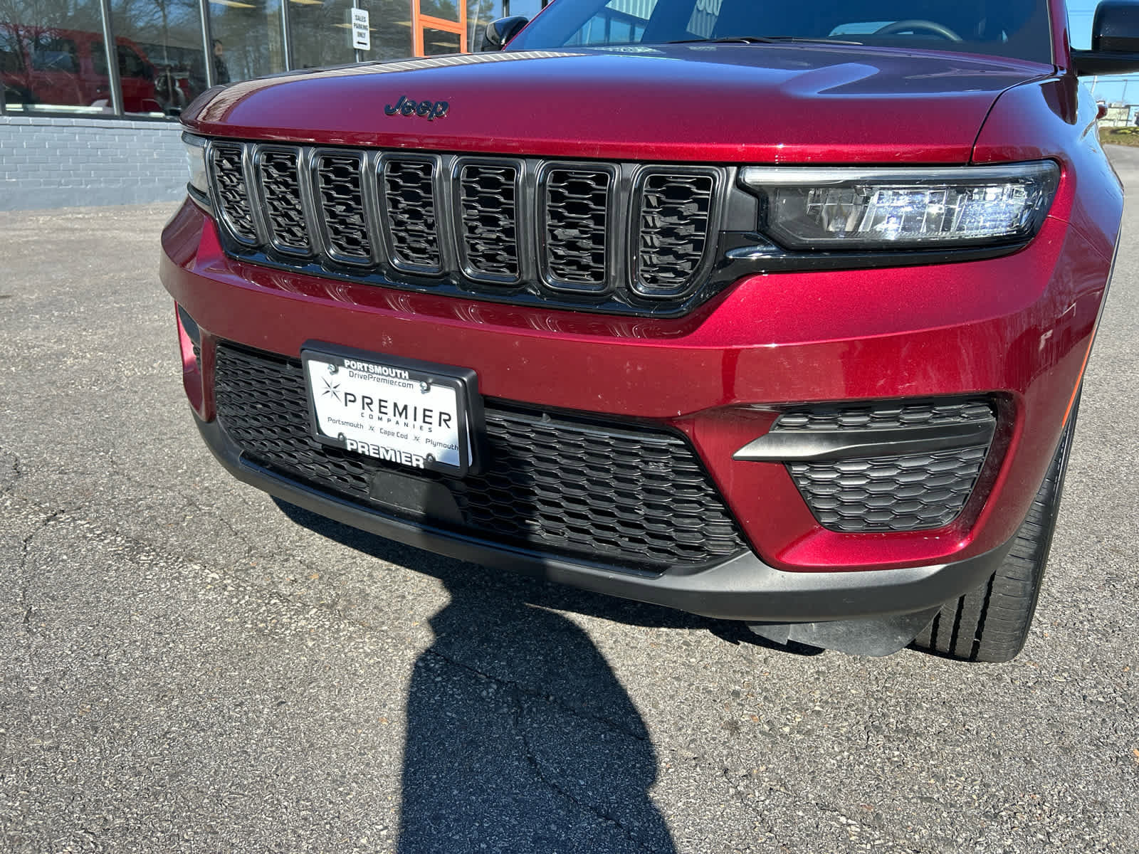 Used 2023 Jeep Grand Cherokee Altitude AWD/4WD image 12