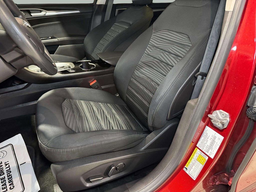 Used 2016 Ford Fusion SE image 5