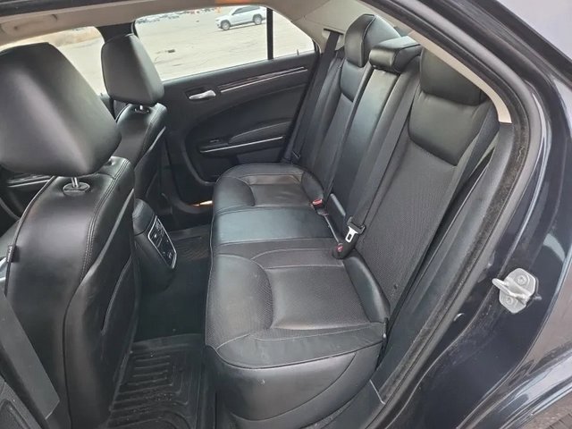 Used 2019 Chrysler 300 Limited w/ Safetytec Plus Group image 8