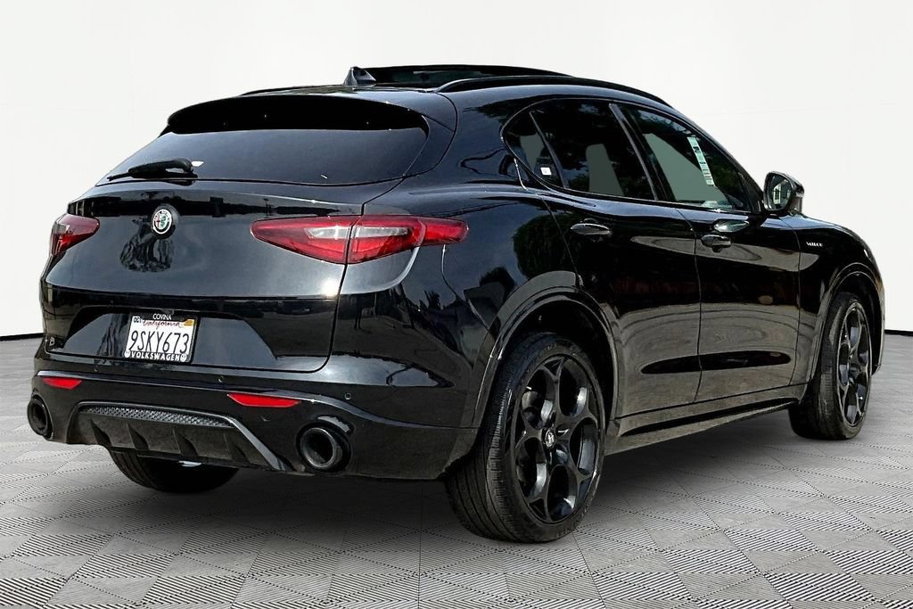Used 2023 Alfa Romeo Stelvio Veloce AWD/4WD image 6