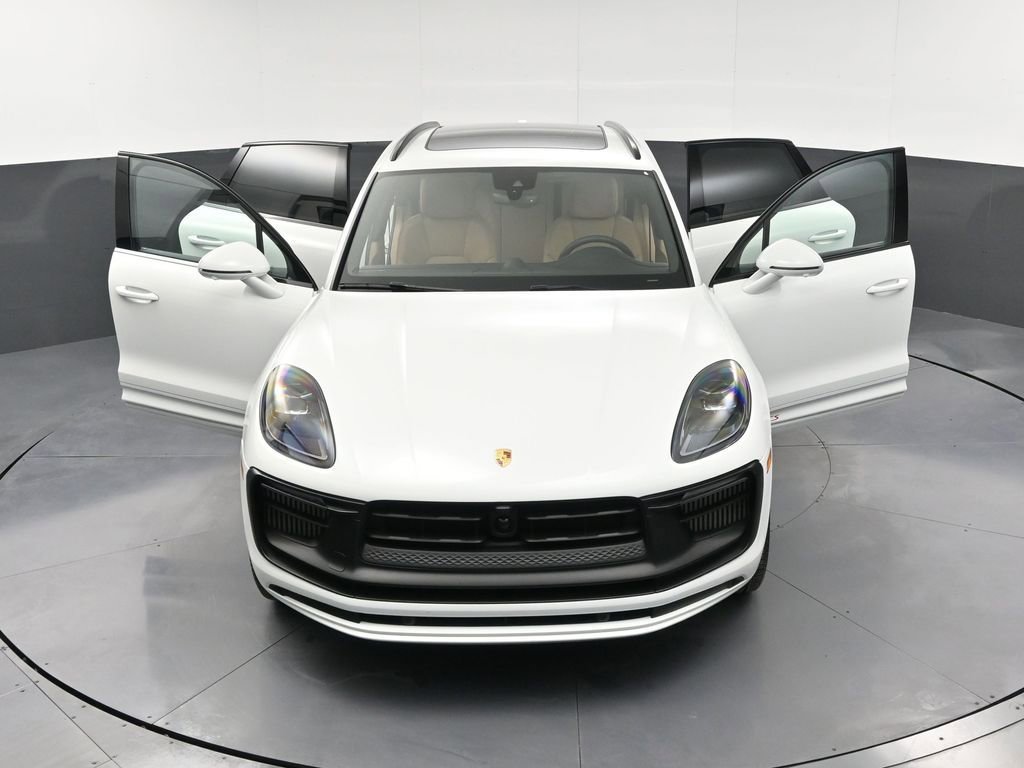 Certified 2025 Porsche Macan GTS AWD/4WD image 34