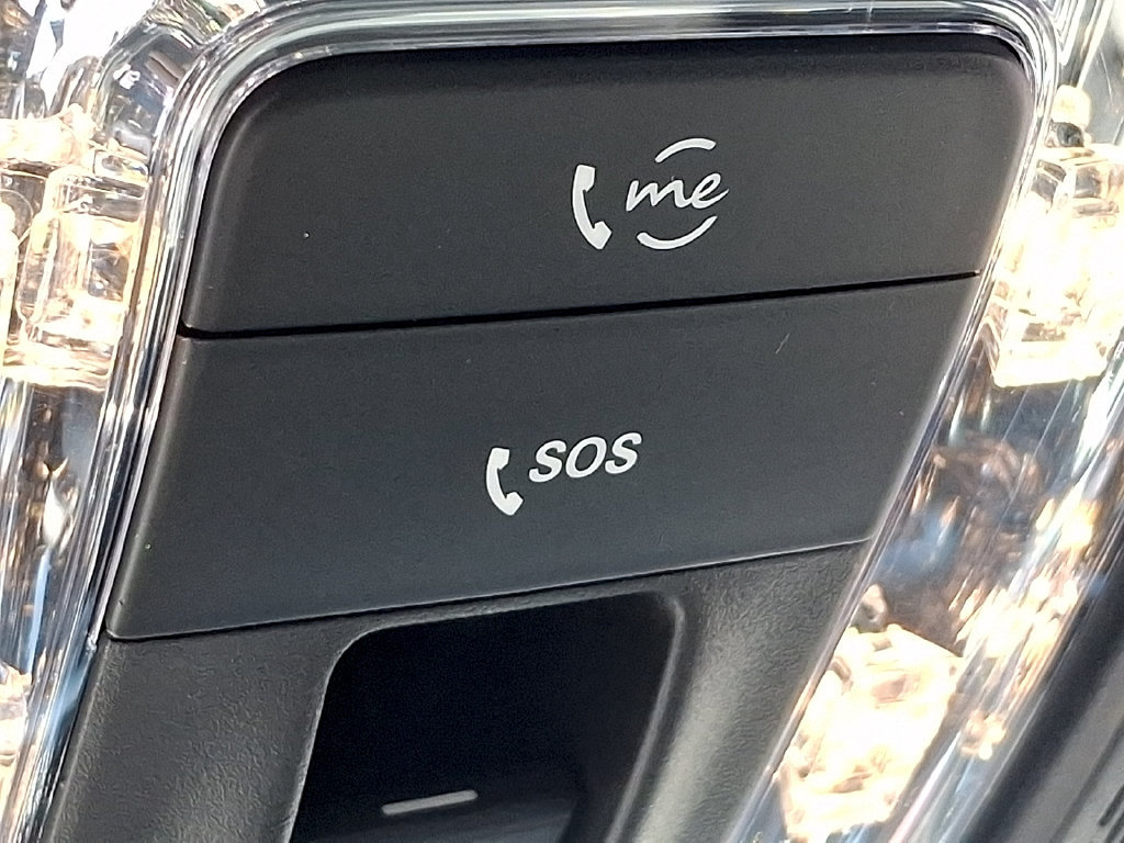 Used 2023 Mercedes-Benz GLB 250 4MATIC w/ Premium Package image 25