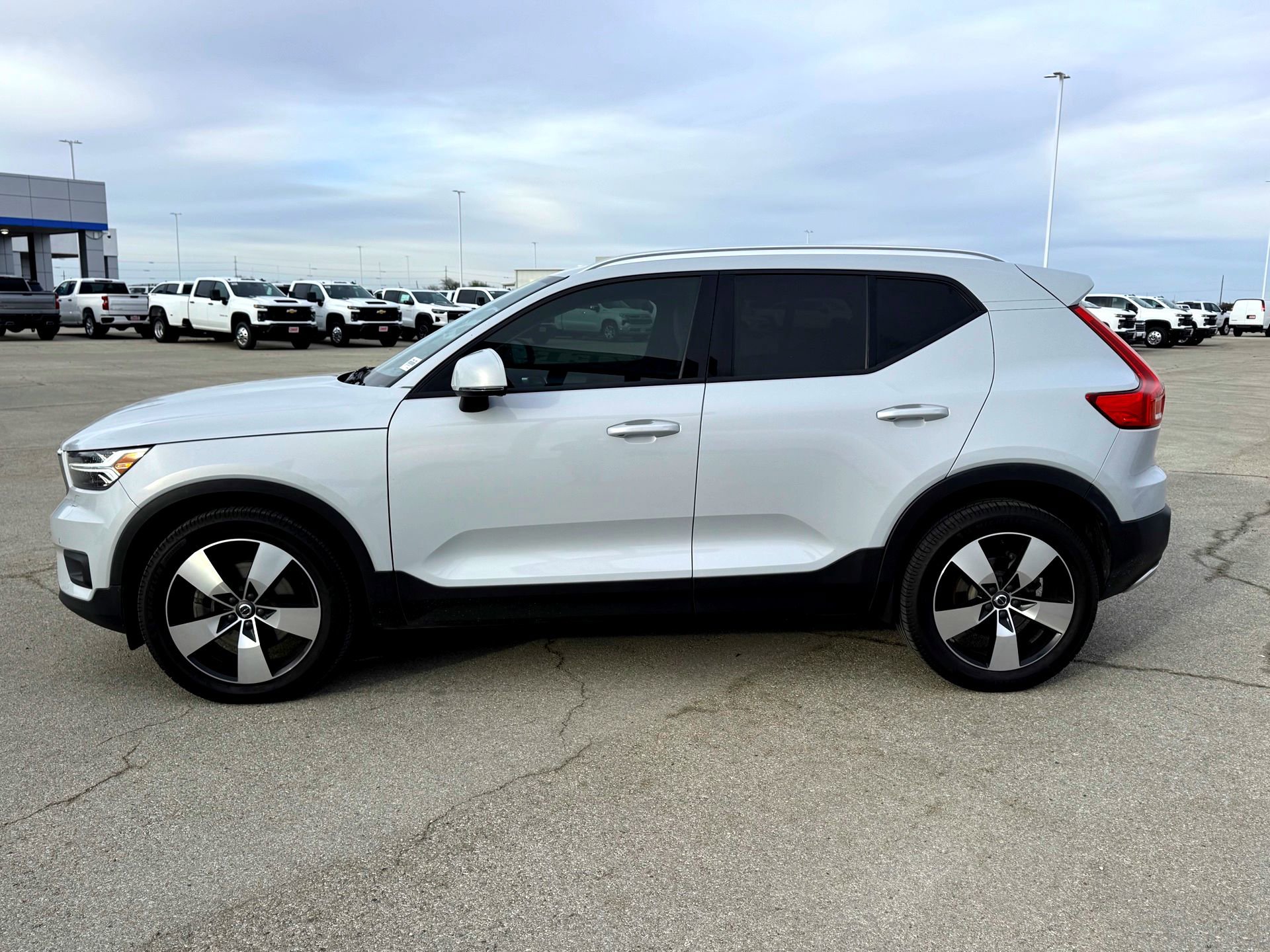 Used 2022 Volvo XC40 T5 Momentum w/ Premium Package image 10