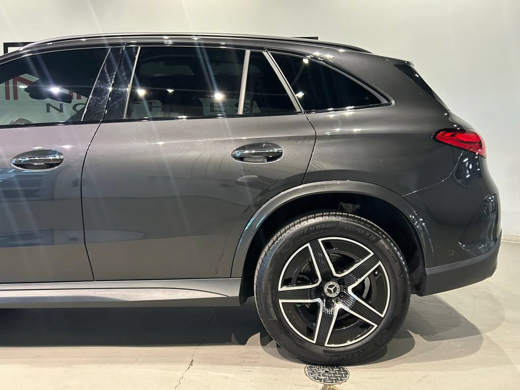 Used 2025 Mercedes-Benz GLC 300 4MATIC image 4