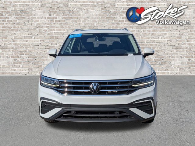 Certified 2023 Volkswagen Tiguan SE w/ Panoramic Sunroof Package FWD image 9