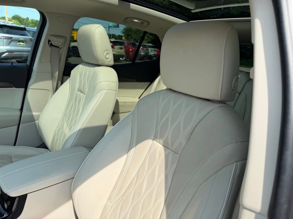 Certified 2022 Buick Envision Avenir w/ Technology Package II AWD/4WD image 16