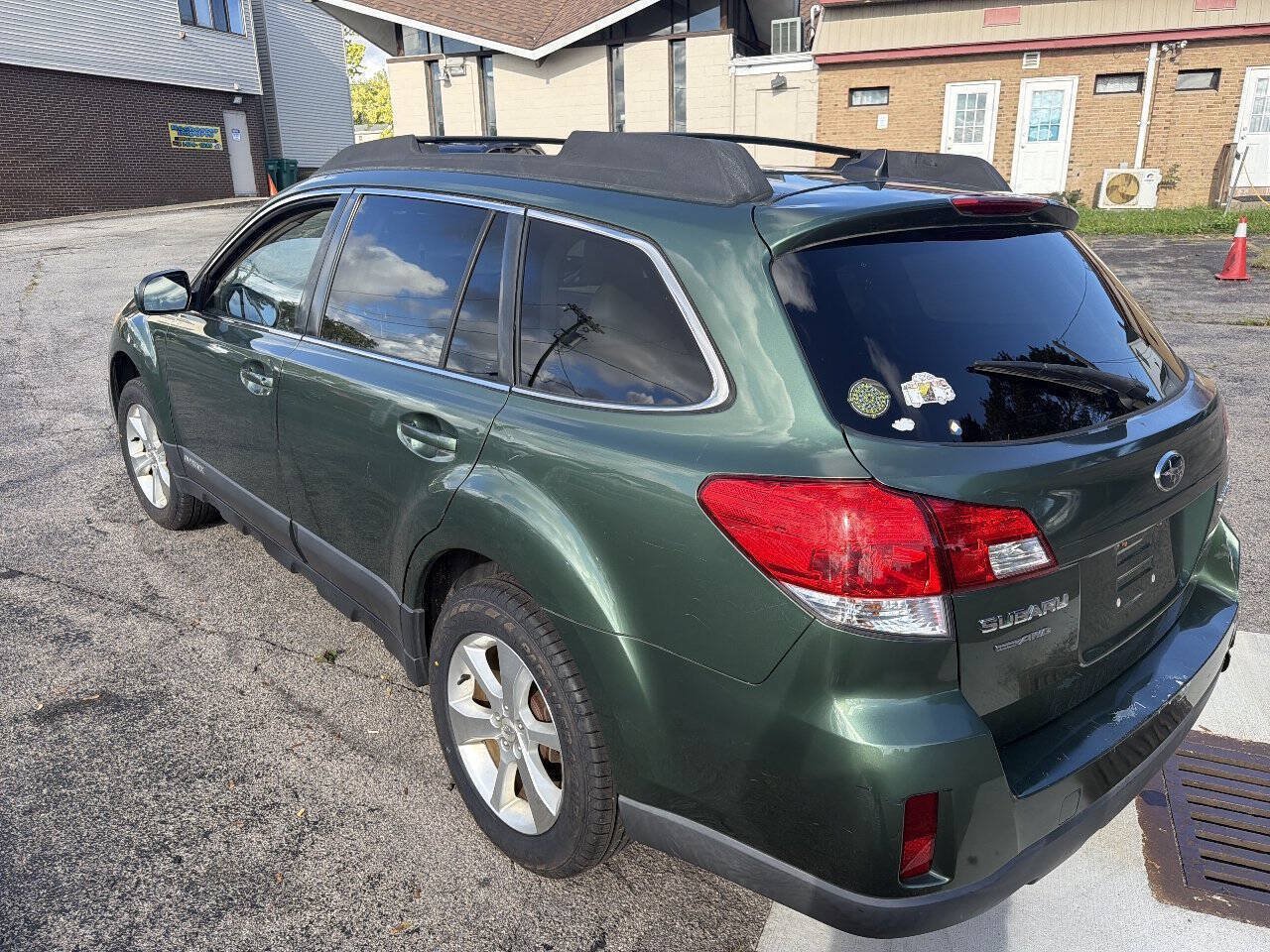 Used 2013 Subaru Outback 2.5i Limited w/ Moonroof Pkg AWD/4WD image 6