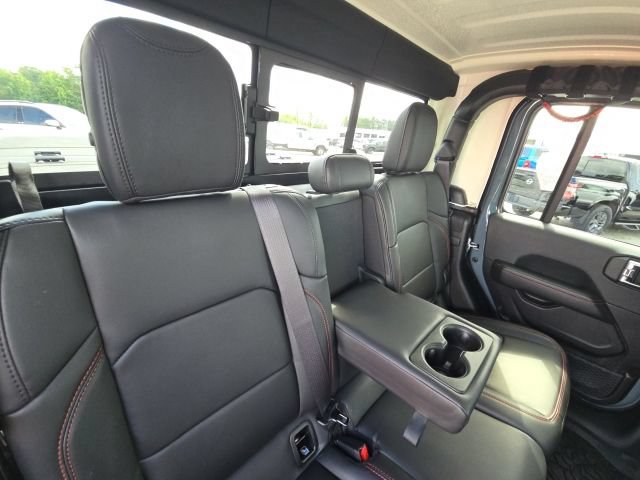 Used 2025 Jeep Gladiator Rubicon w/ Safety Group AWD/4WD image 16