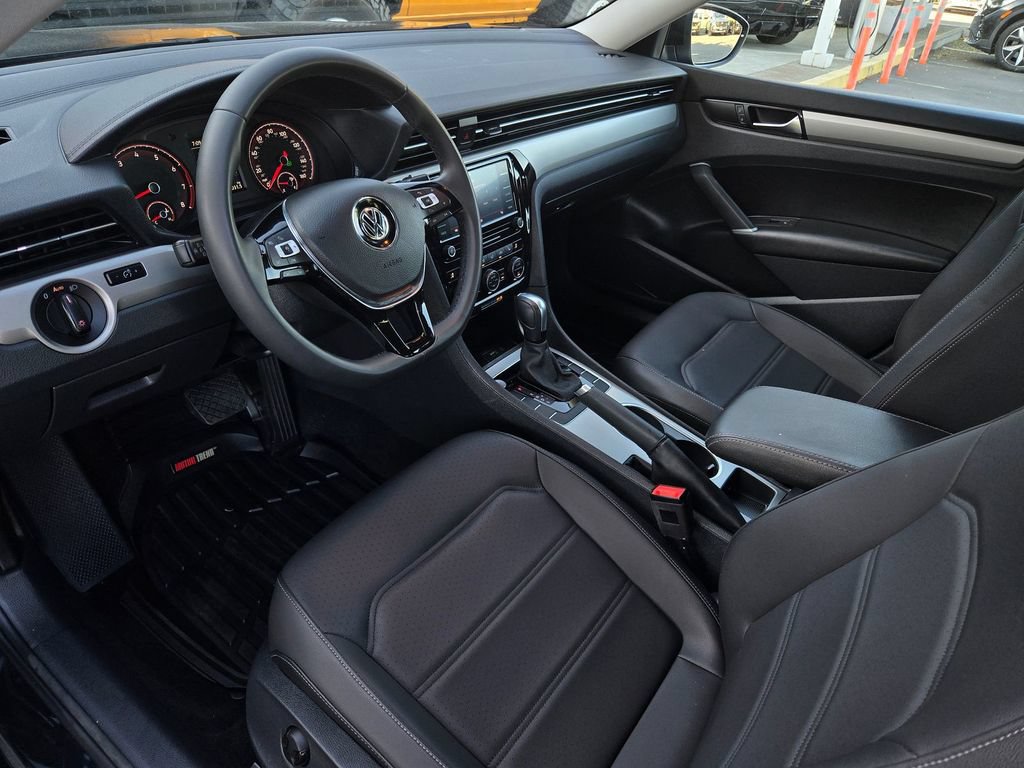 Used 2022 Volkswagen Passat 2.0T SE FWD image 9