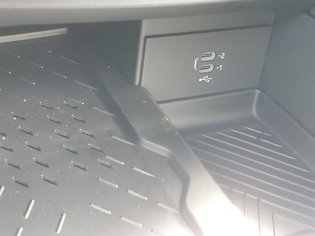 New 2027 Chrysler Pacifica Limited AWD/4WD image 31