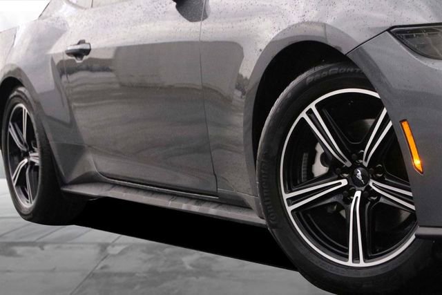 Used 2025 Ford Mustang Coupe image 3