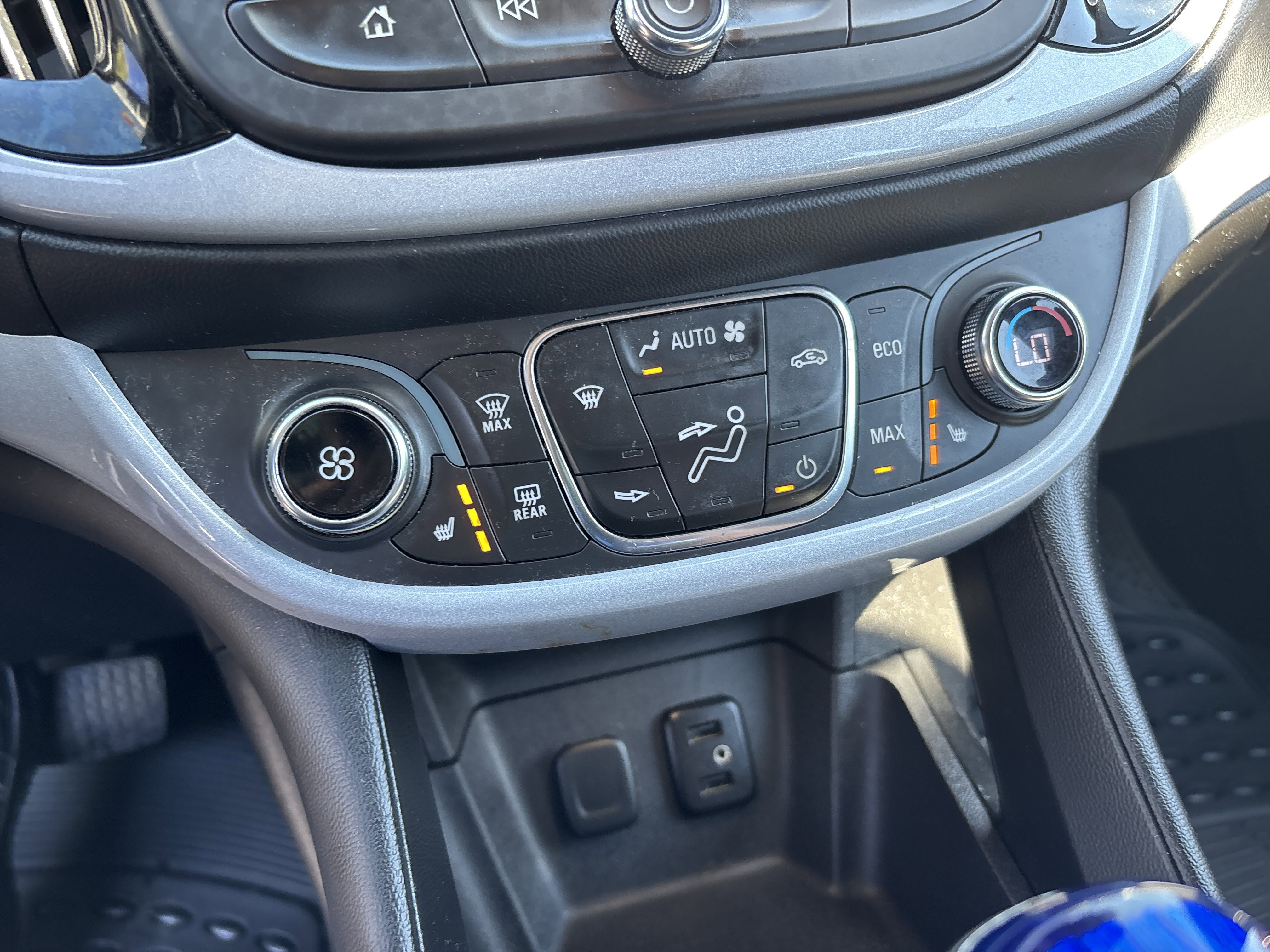 Used 2016 Chevrolet Volt LT w/ Comfort Package FWD image 17
