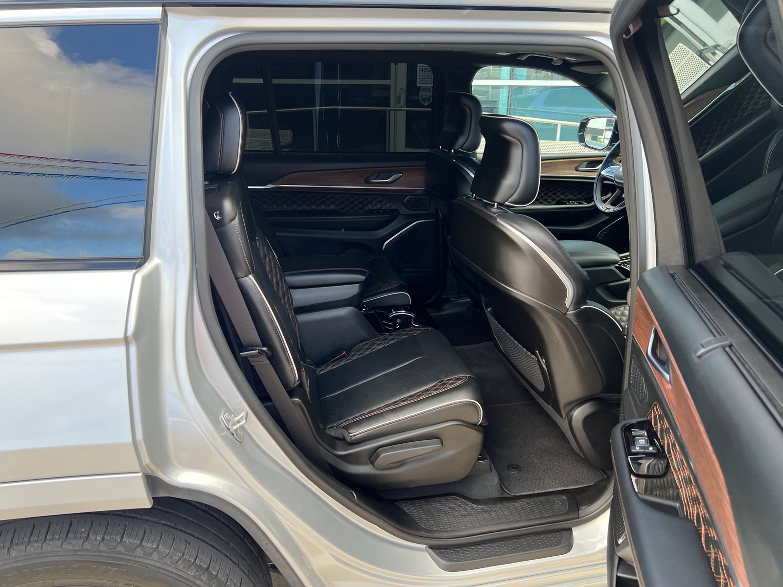 Used 2023 Jeep Grand Cherokee L Summit w/ Advanced Protech Group IV AWD/4WD image 14