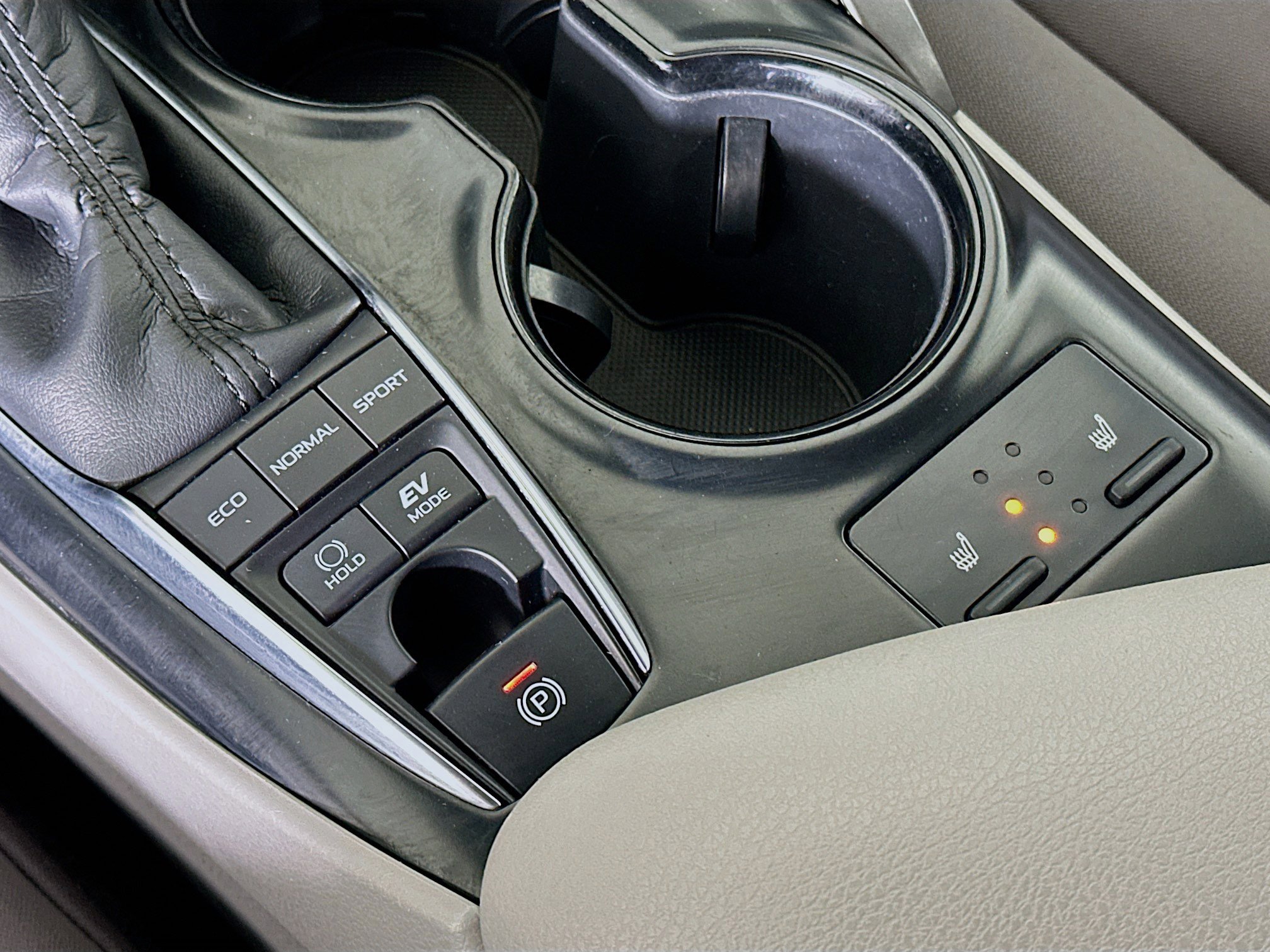 Used 2019 Toyota Camry LE image 24