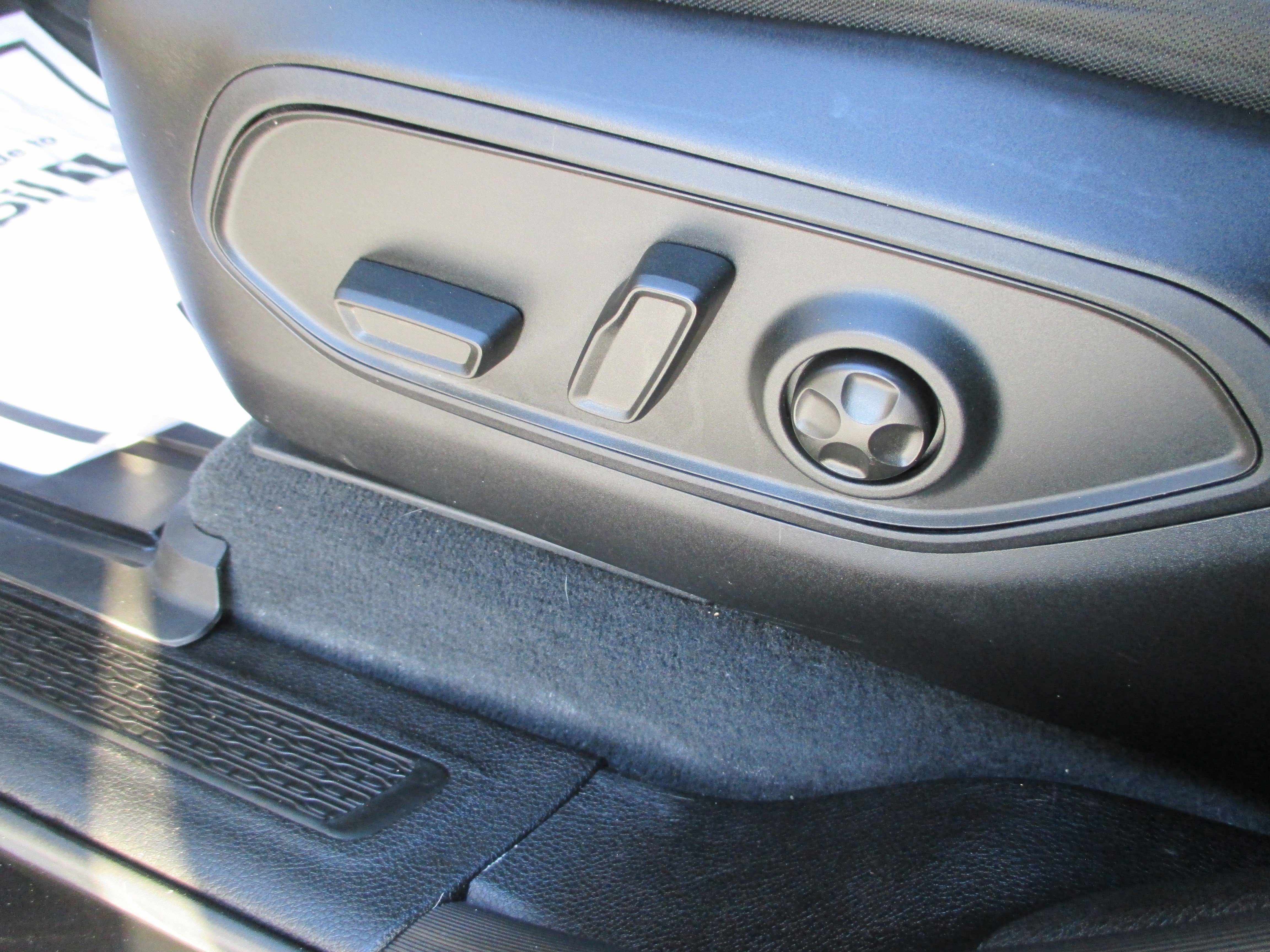 Used 2025 Jeep Grand Cherokee L Laredo w/ Luxury Tech Group I image 15