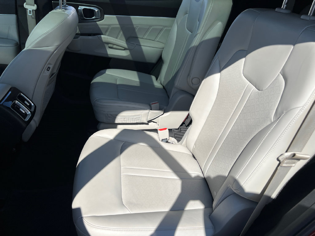 Used 2023 Kia Sorento SX AWD/4WD image 13