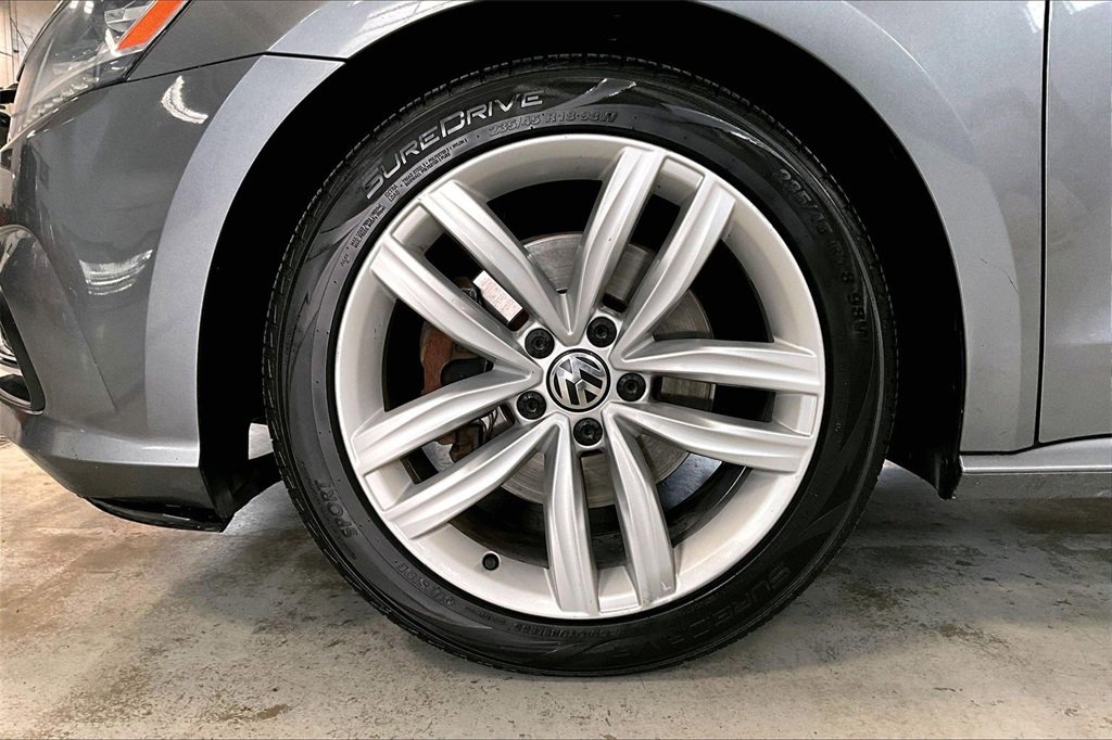 Used 2018 Volkswagen Passat 2.0T SE image 8