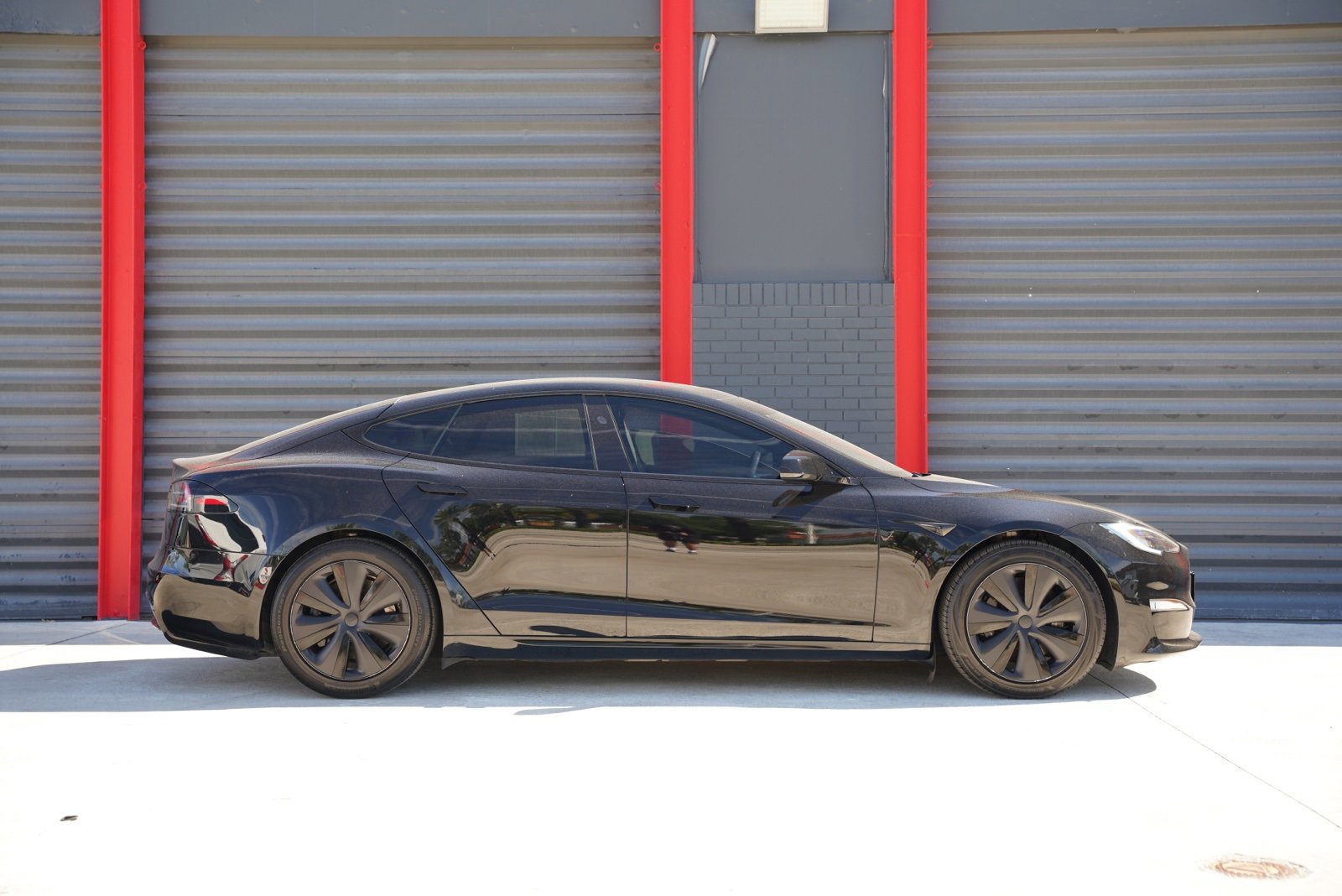 Used 2023 Tesla Model S Standard Range image 3