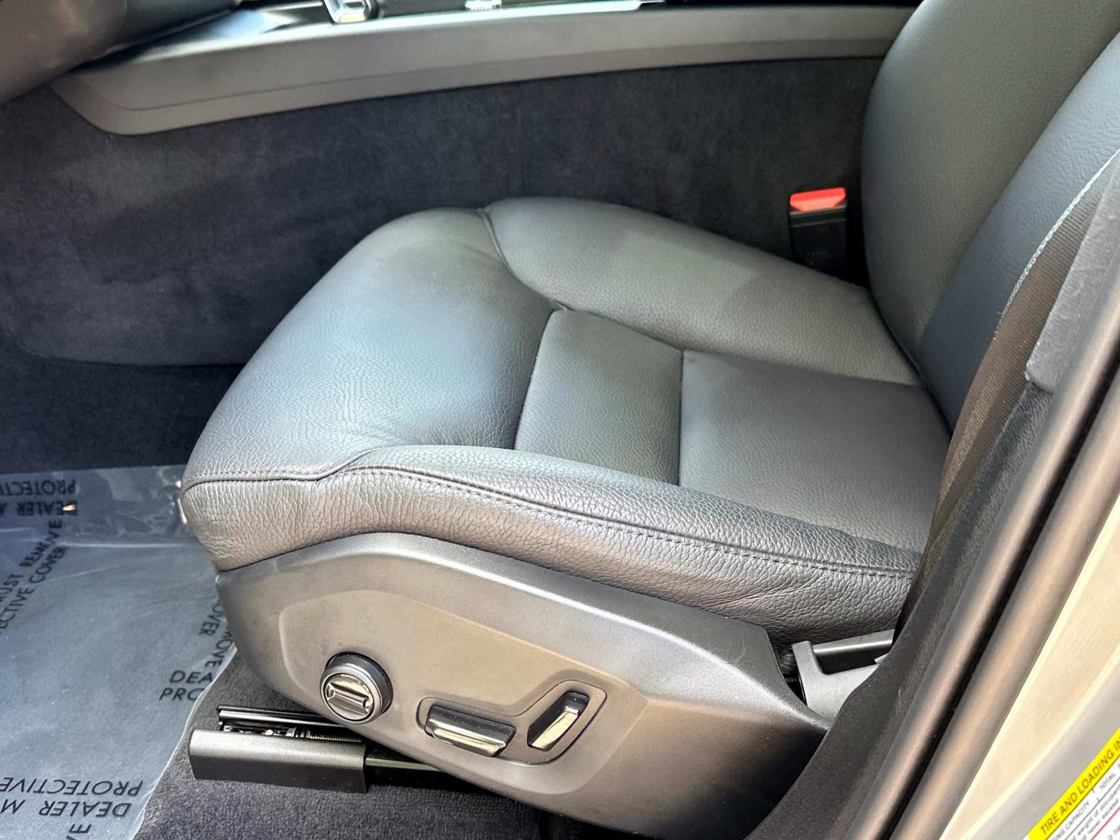 Certified 2025 Volvo XC60 B5 Plus image 19