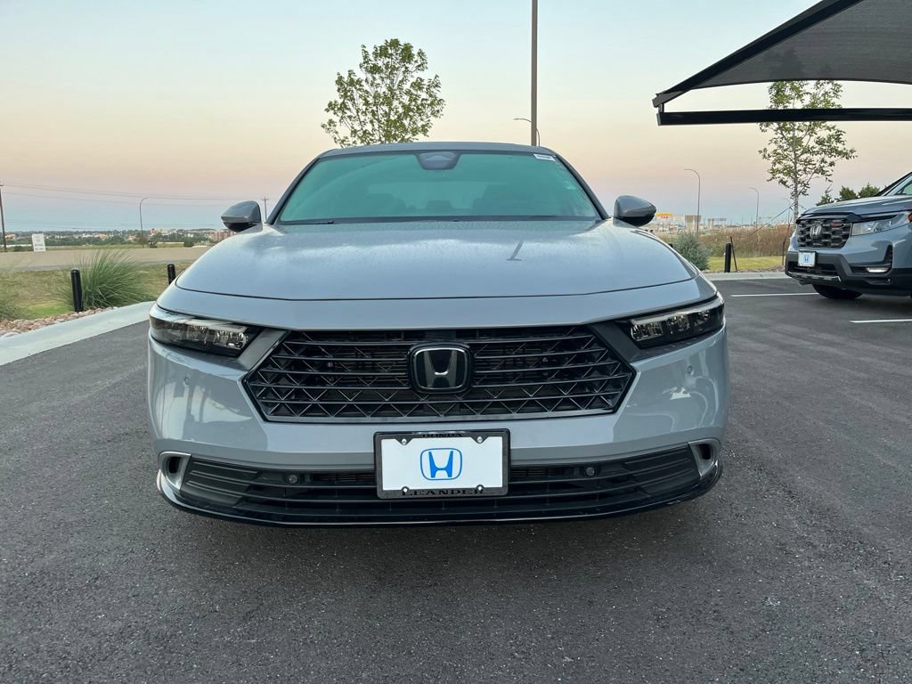 Used 2023 Honda Accord Touring image 2