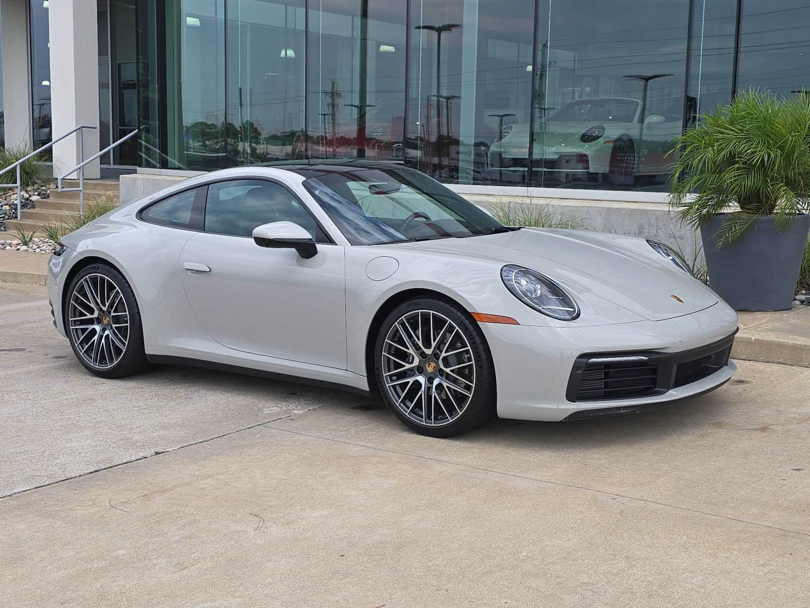 Certified 2024 Porsche 911 Carrera 4 AWD/4WD image 9