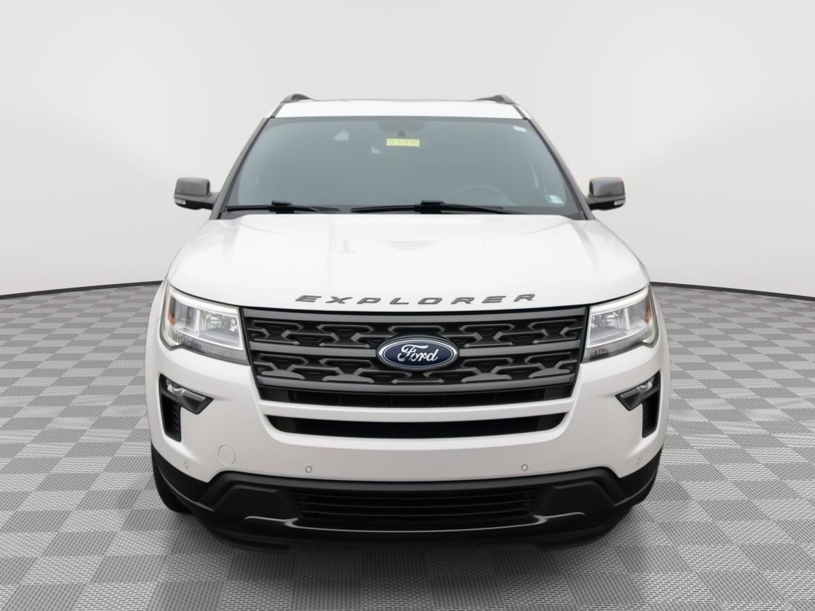 Used 2018 Ford Explorer XLT w/ Equipment Group 202A image 2