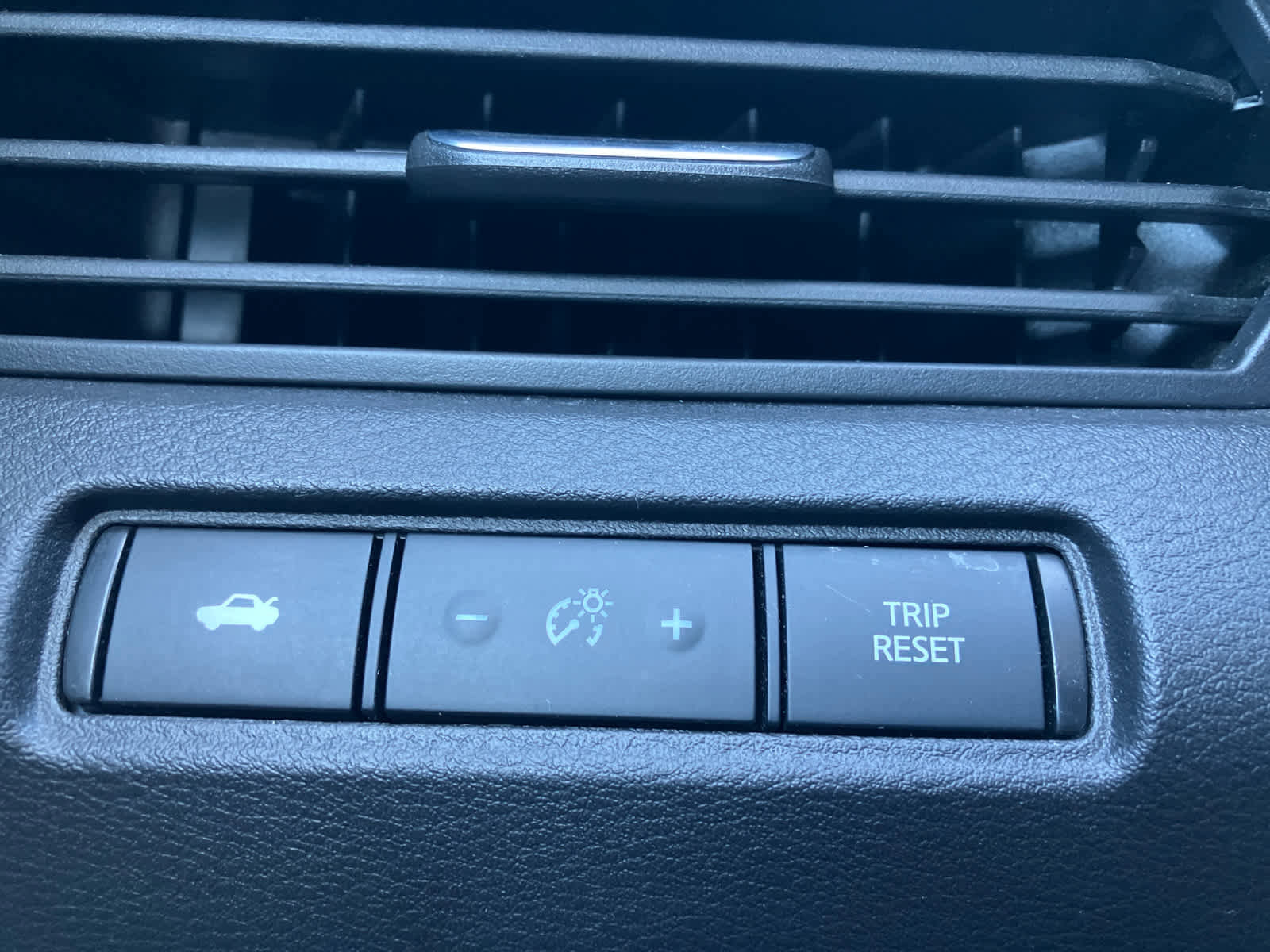 Used 2024 Nissan Altima 2.5 SV image 13