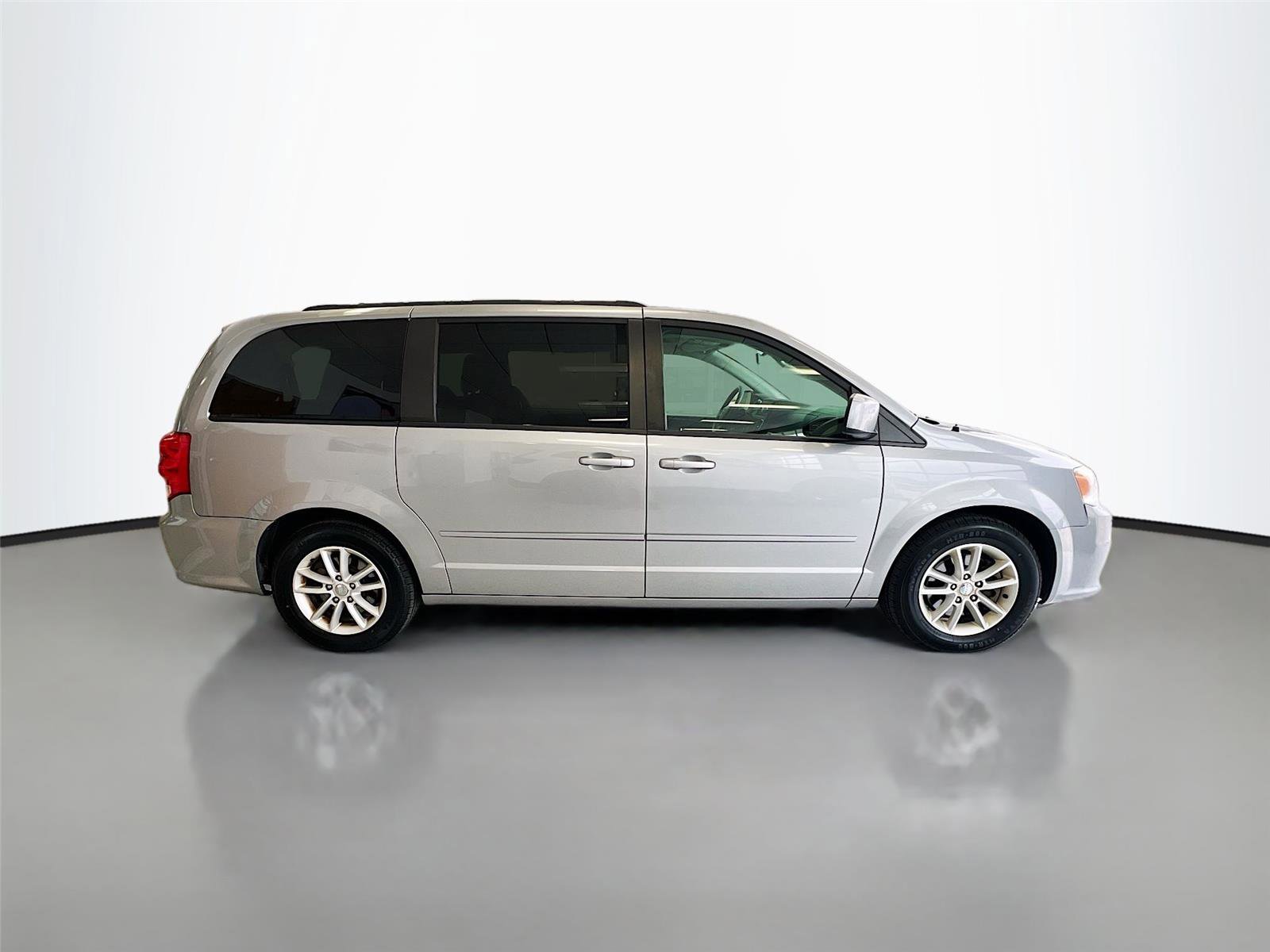 Used 2015 Dodge Grand Caravan SXT image 15