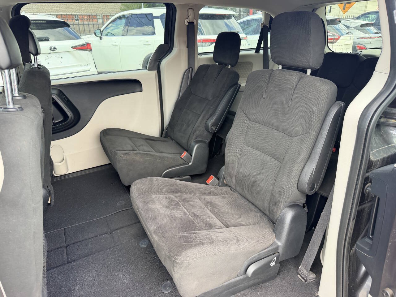 Used 2015 Dodge Grand Caravan SXT w/ UConnect Hands-Free Group FWD image 15