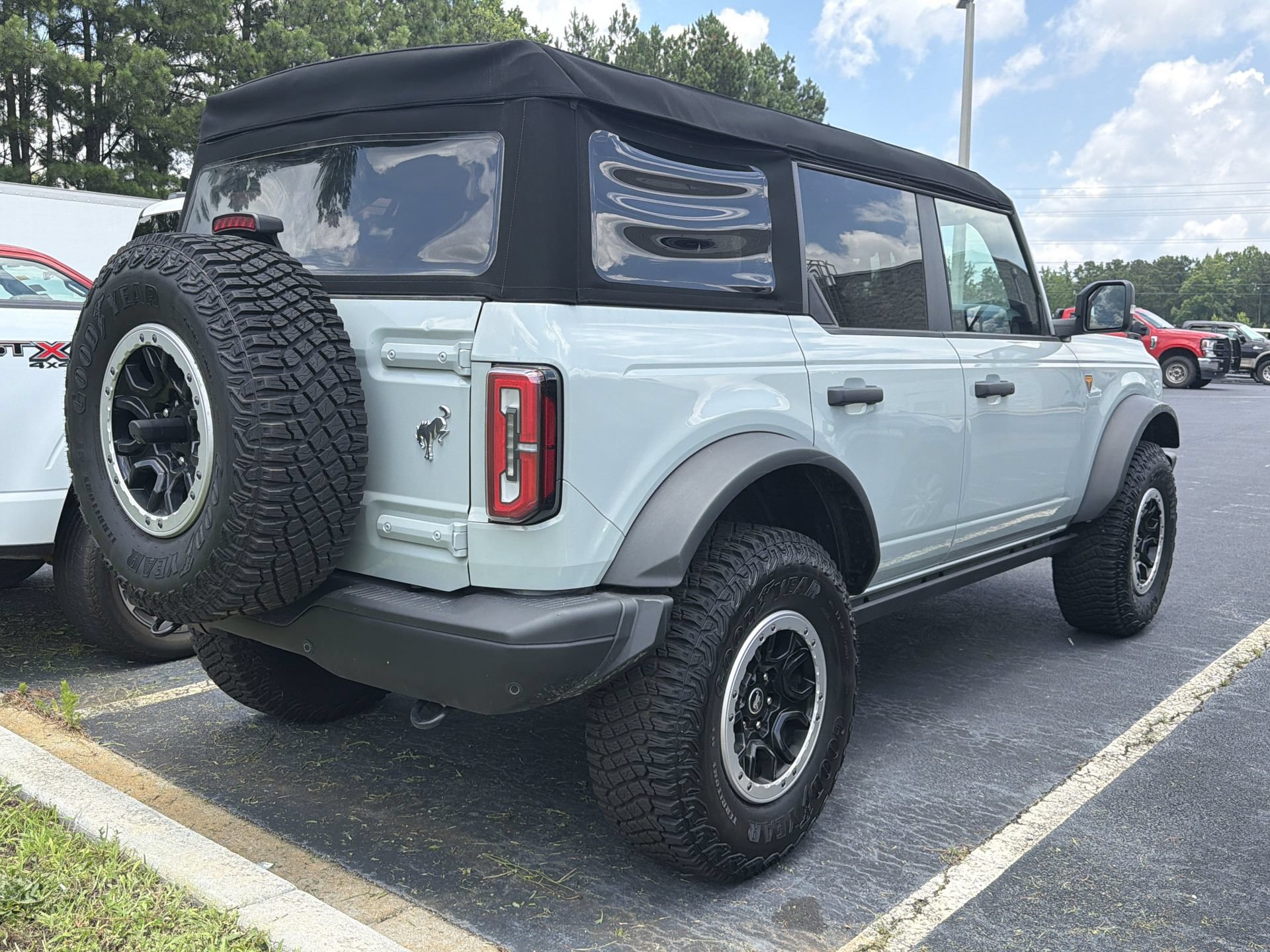 Used 2023 Ford Bronco Badlands AWD/4WD image 8