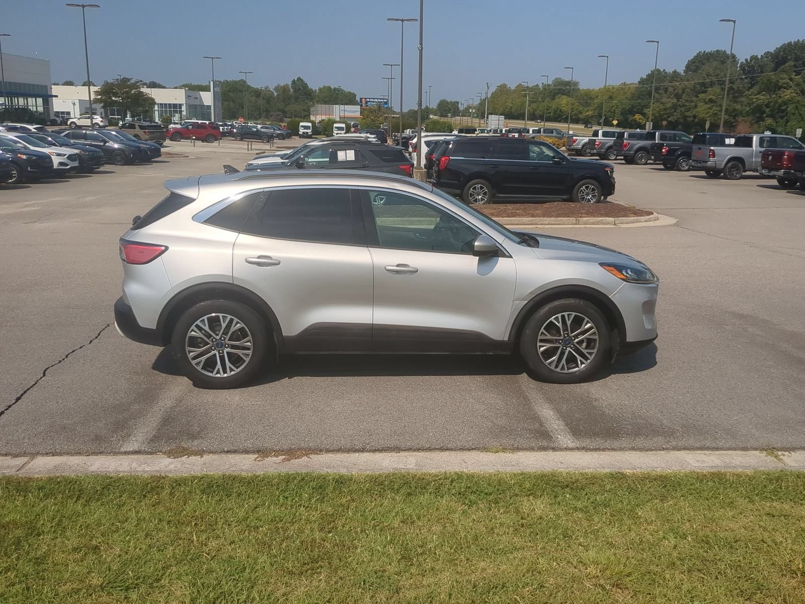 Used 2020 Ford Escape SEL FWD image 2